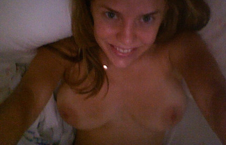 Kelli Garner naked on onlyfans