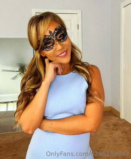 naughtydiamond11 onlyfans naked pics