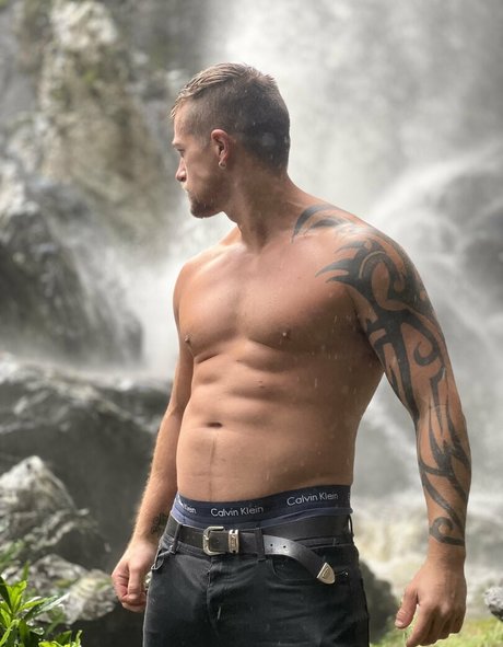 fxxkingexplorers onlyfans post