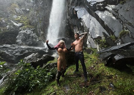 fxxkingexplorers onlyfans sex leak