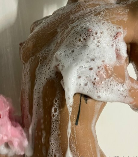 Kinley Turner strip onlyfans