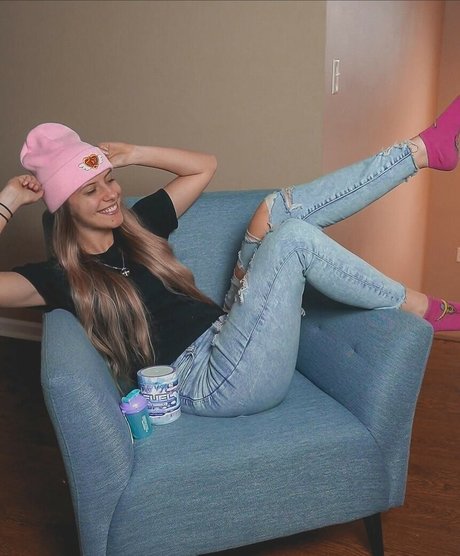 NoisyButters boobs onlyfans