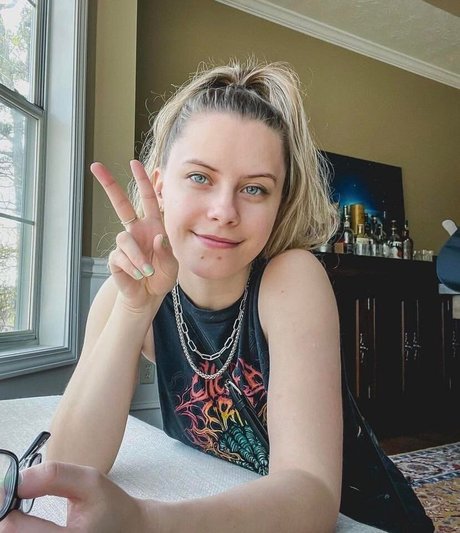 NoisyButters only fans.