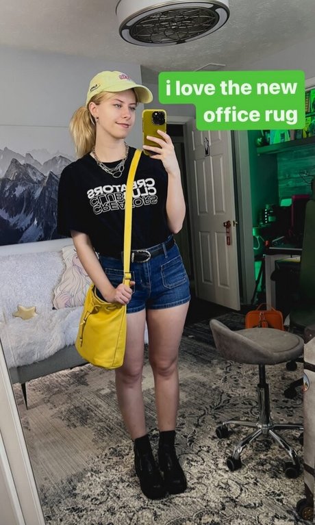 NoisyButters onlyfans leaks.