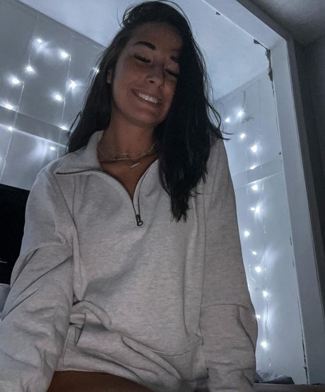 Emily Jaye onlyfans star