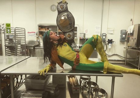 Kris Statlander sex onlyfans