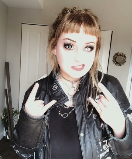 Mother Macabre onlyfans leajs