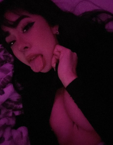 vivianerosales onlyfans content type