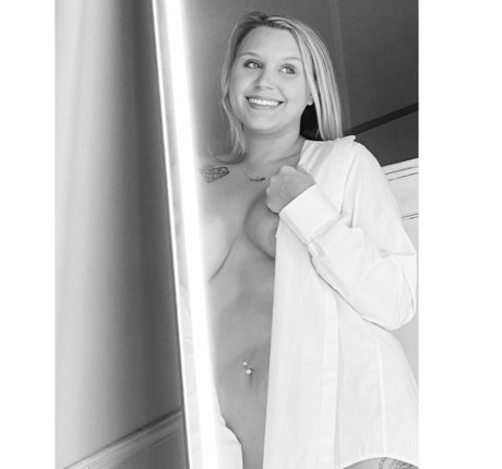 hotblondie95 ass onlyfans