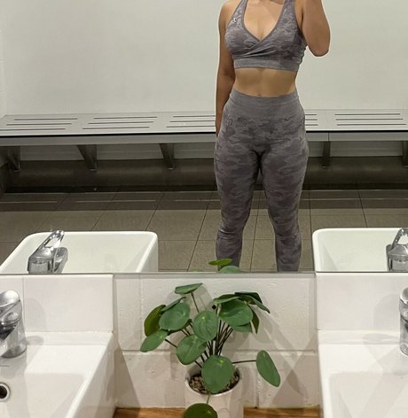 skylarosy nude onlyfans leak