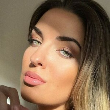 CARA Loves Lingerie onlyfans leak