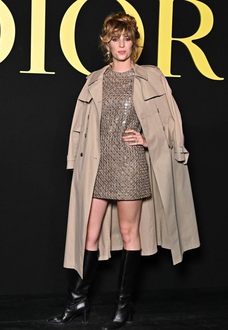 Maya Hawke onlyfans hot