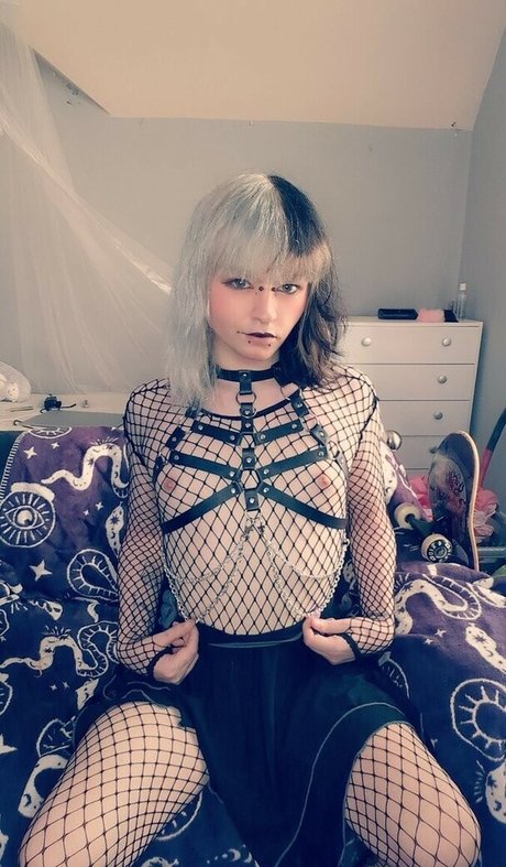 Faye Hizuki onlyfans striptease