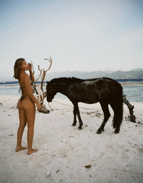 bellllaatop onlyfans nsfw