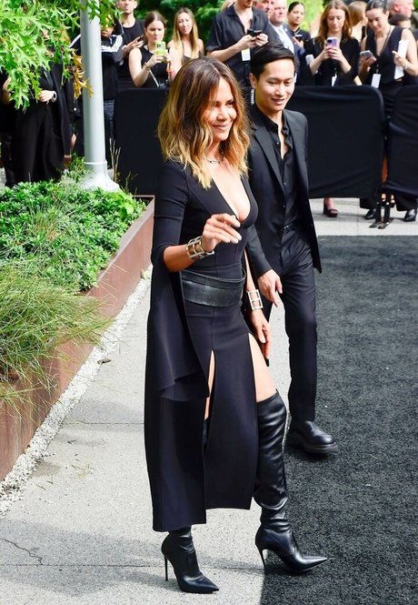 Halle Berry onlyfans pics