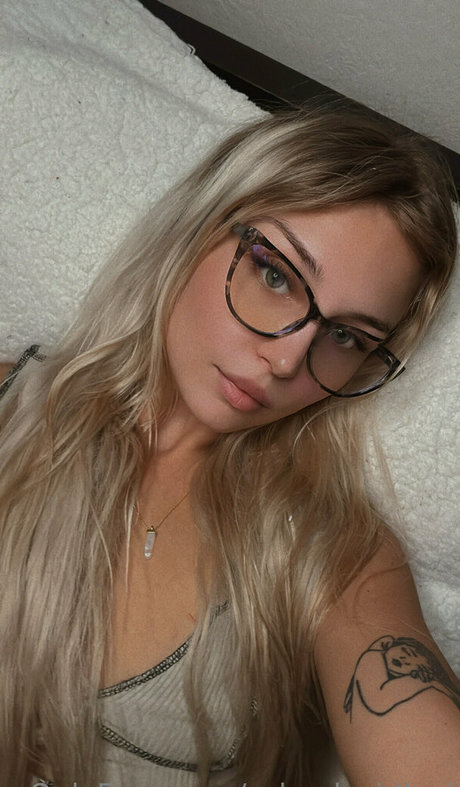 school girllexi leaked only fans nudes