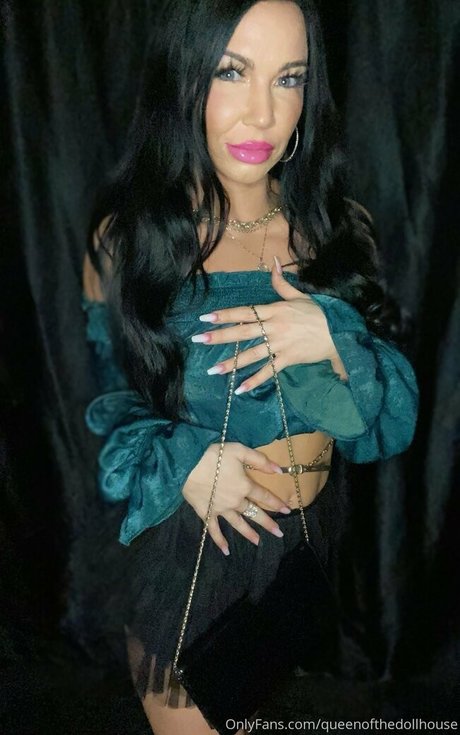 queenofthedollhouse porn only fans