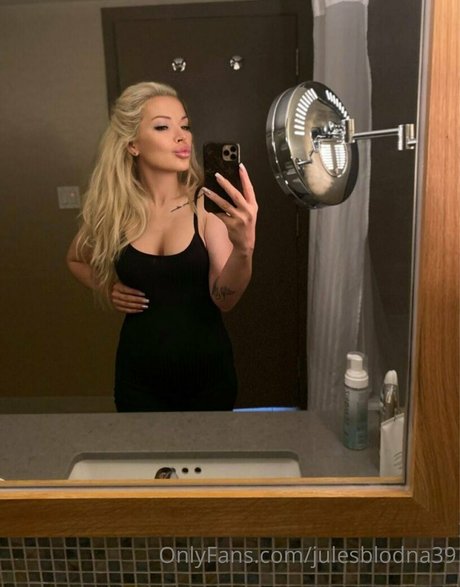 Julesblodna39 onlyfans boobs