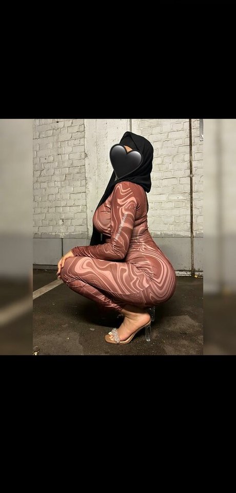 WolfieAisha onlyfans strip