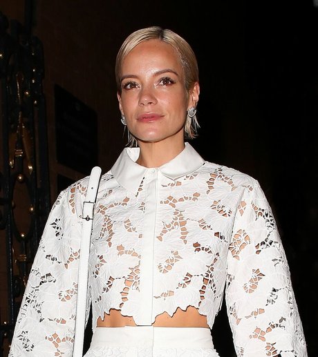 Lily Allen strip onlyfans