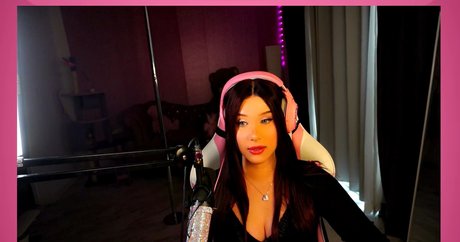 Carmen King onlyfans strip tease