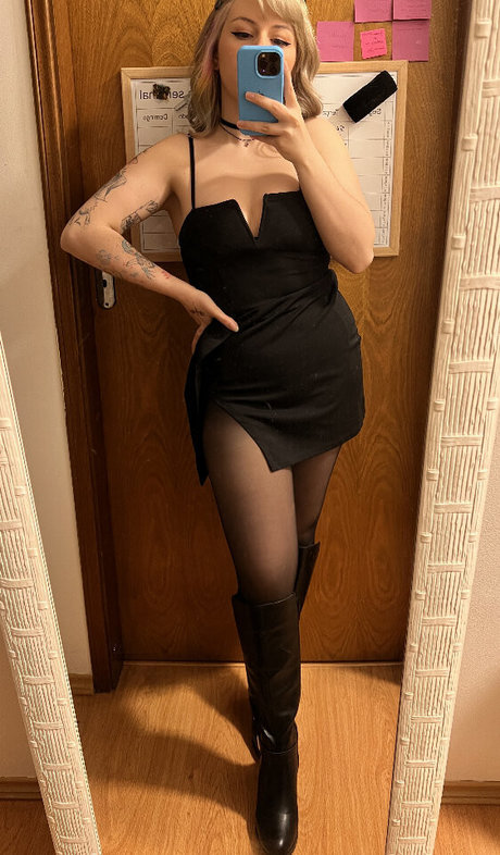 Ammyzitta onlyfans nude pics