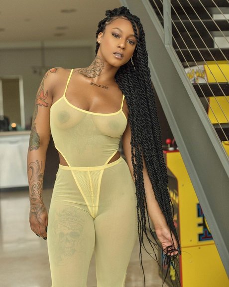 Mizz Twerksum onlyfans content type