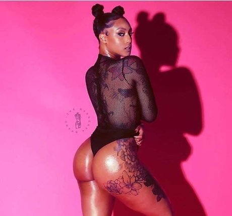 Mizz Twerksum onlyfans leaked naked