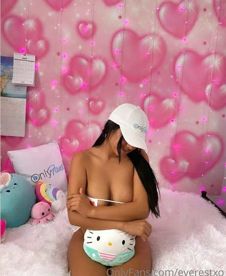 everestxo on onlyfans