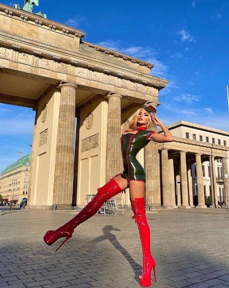 Goddess Slavena strip onlyfans