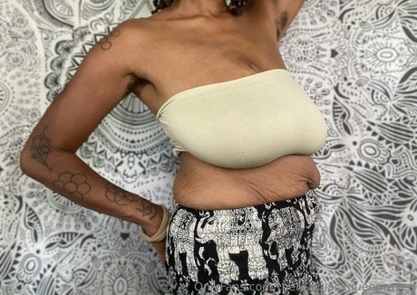 therealblackqueenraven onlyfans picture