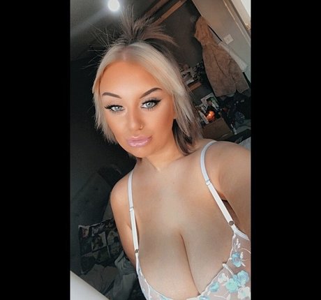 Ellise Clarke onlyfans leaks free