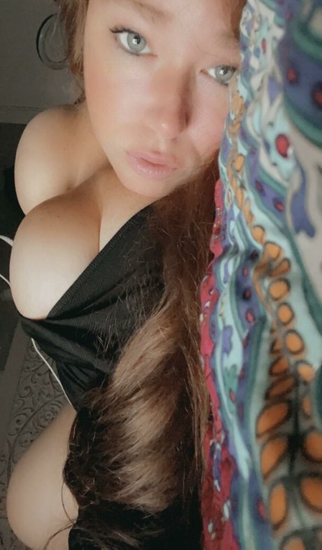 Ivy Mia is on onlyfans