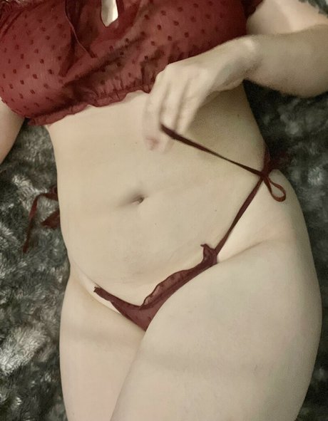 Curvy Nerd Penny onlyfans boobs