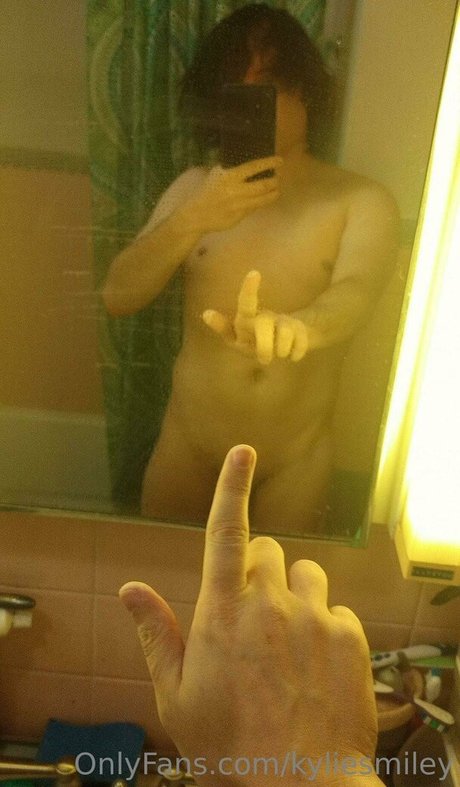 kyliesmiley boobs onlyfans