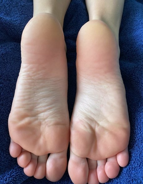 myposedtoes naked on onlyfans