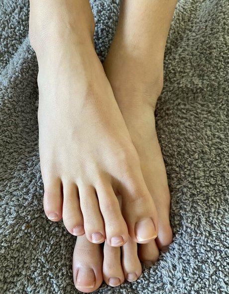 myposedtoes onlyfans page