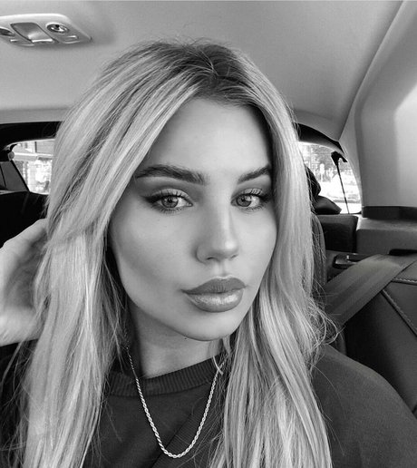 Felicia Aveklew nude only fans leaks