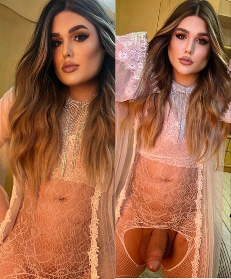 Antonella Moss onlyfans public photos