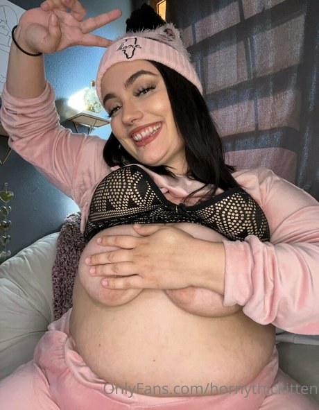 hornythickitten onlyfans star