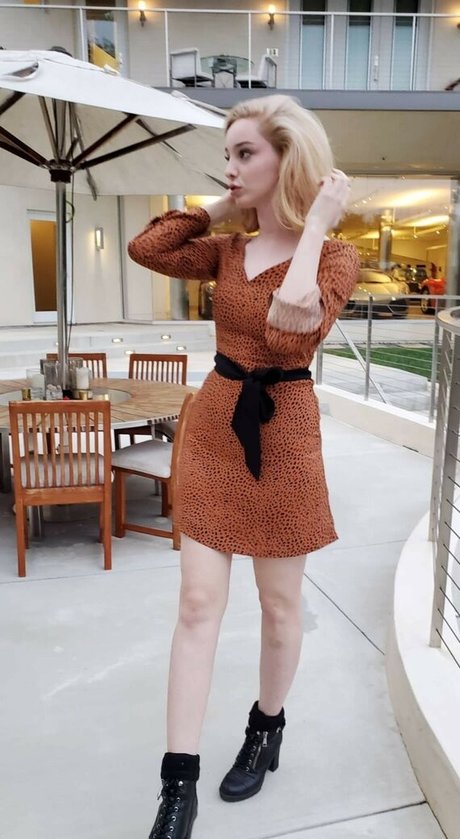 Emma Dumont onlyfans nude leaks