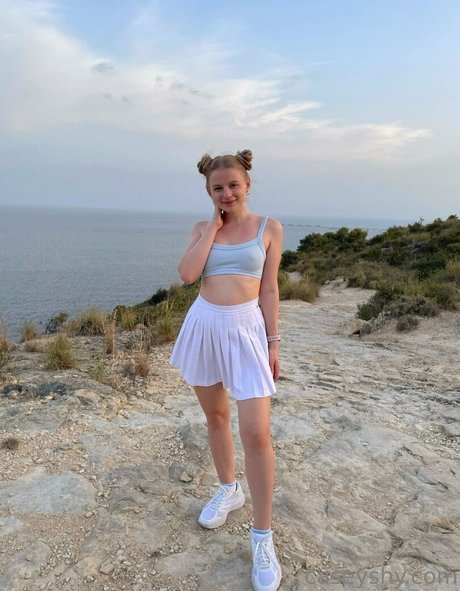 caseyshy onlyfans strip