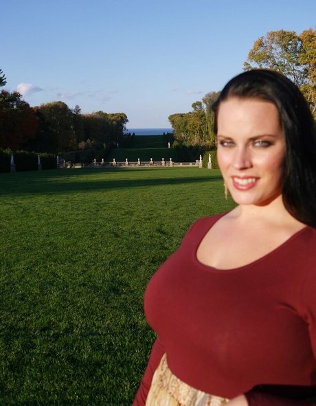 Kinsey Osborn onlyfans striptease