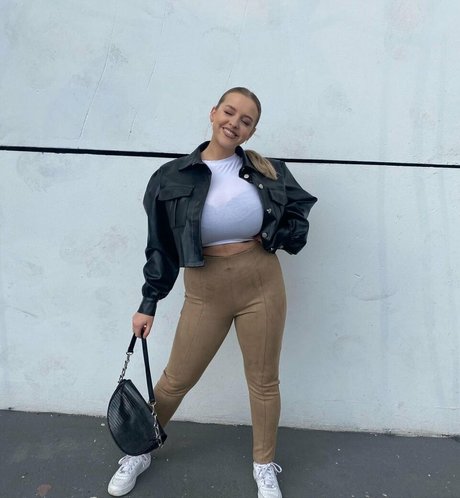 Amber Rose Brightman onlyfans page