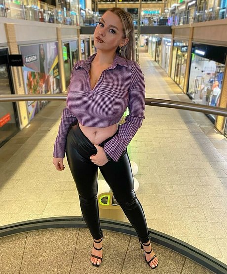 Amber Rose Brightman nsfw onlyfans