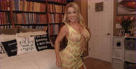 savannahsteele onlyfans star