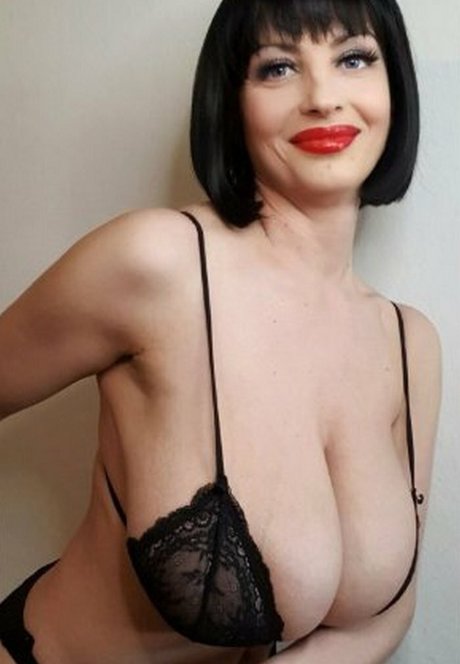 Lisa Bukawski onlyfans topless