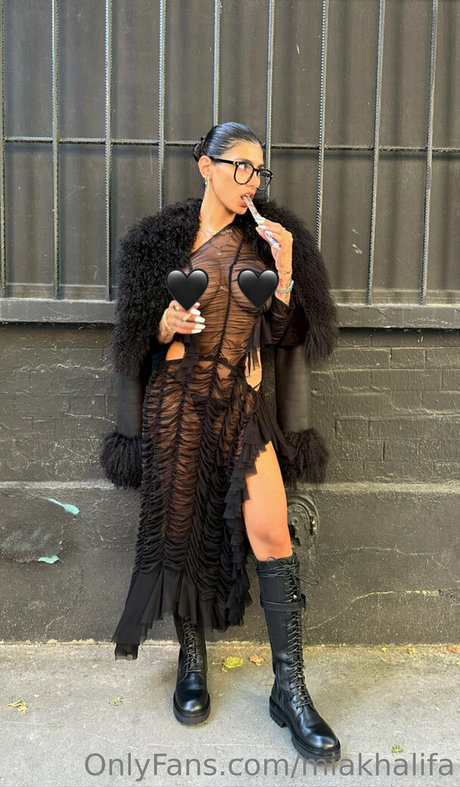 miakhalifa onlyfans model photos