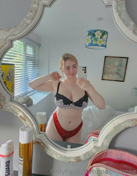 mobiusrose nude on onlyfans