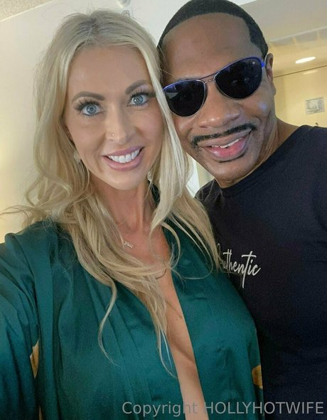 hollyhotwife desnuda onlyfans